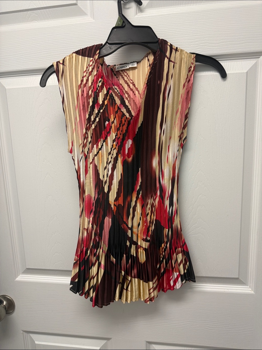 Cato Multicolor Pleated V-Neck Sleeveless Top in Red, Cream and Black